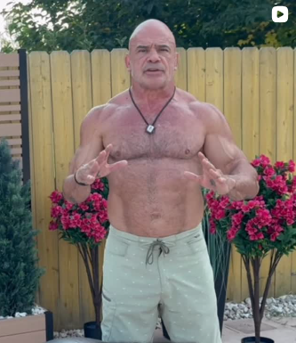 Bas Rutten demonstrating techniques
