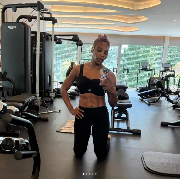 Serena Williams gym selfie showing fitness